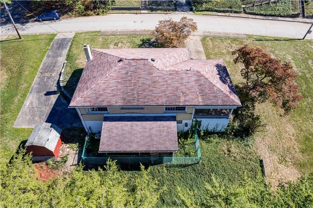an aerial view of a house having yard