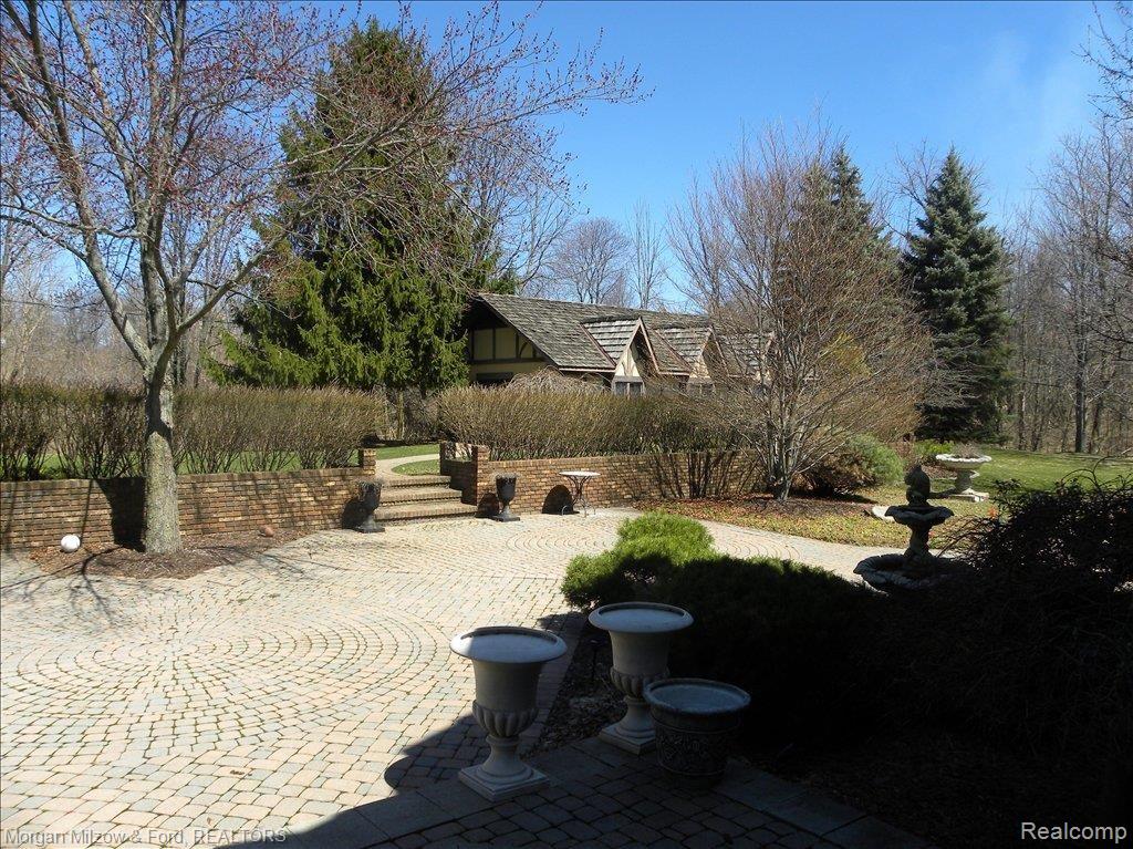 6970 Hubbard Road Clarkston, MI 48348 - Photo 4 of 11 April 12, 2011 015