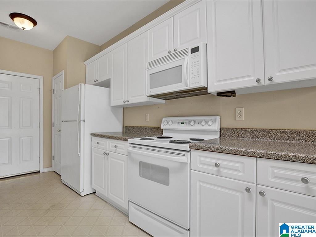 804 Waterford Circle Calera, AL 35040 - Photo 10 of 27