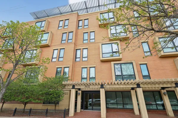 $2,200 | 3622 South State Street, Unit 413, Chicago, IL 60609