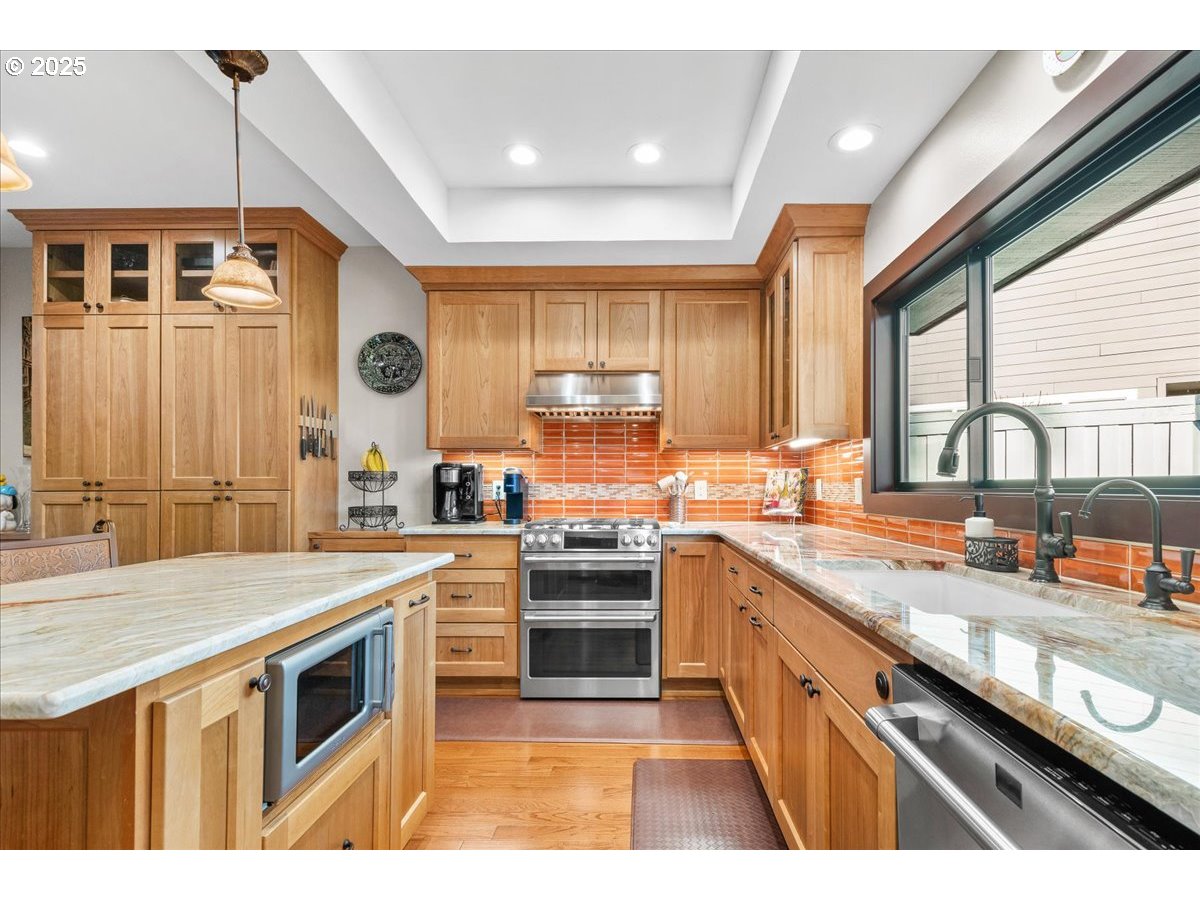 32221 Southwest Boones Bend Road Wilsonville, OR 97070 - Photo 14 of 48 Kitchen