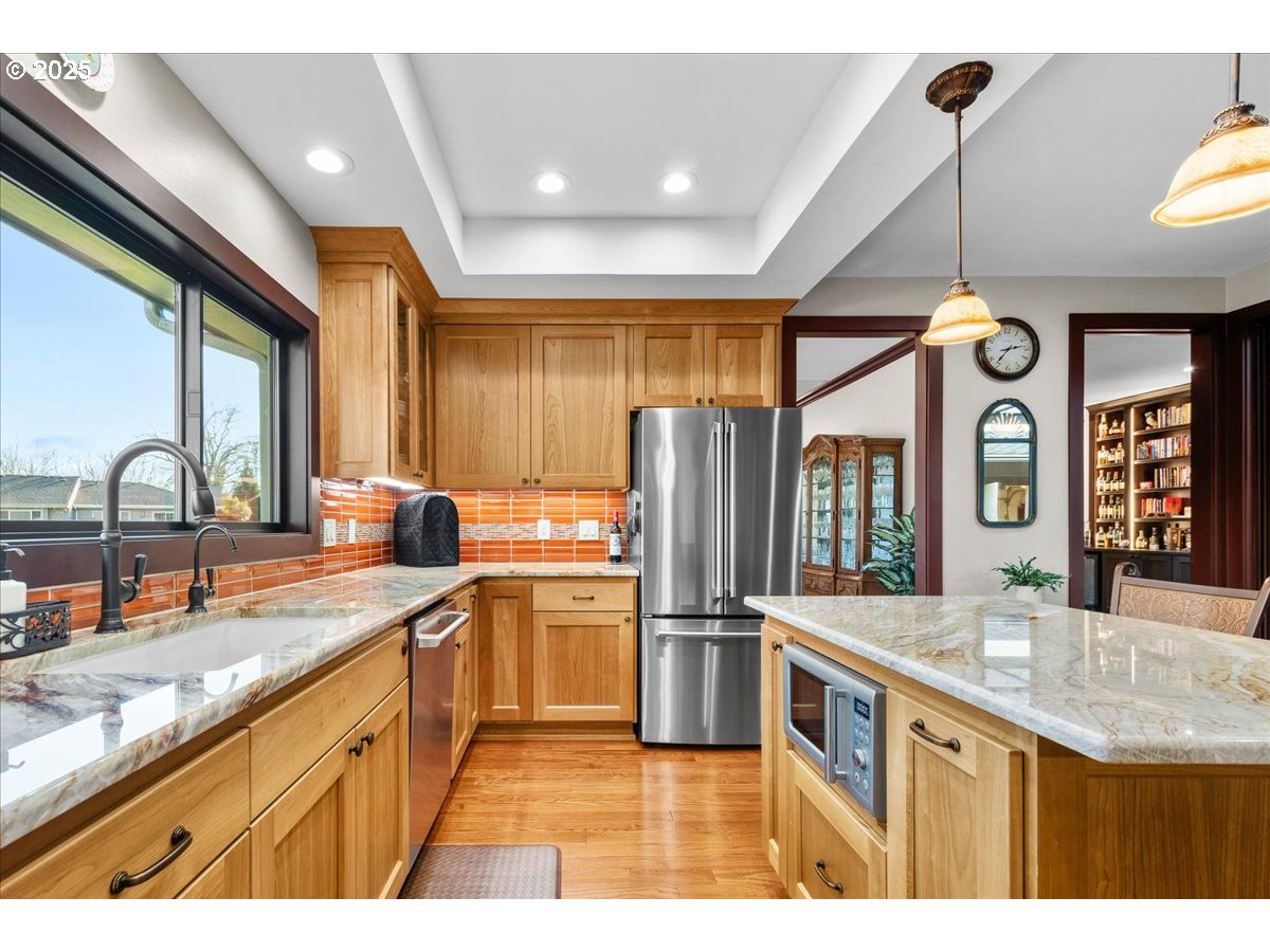32221 Southwest Boones Bend Road Wilsonville, OR 97070 - Photo 15 of 48 Kitchen