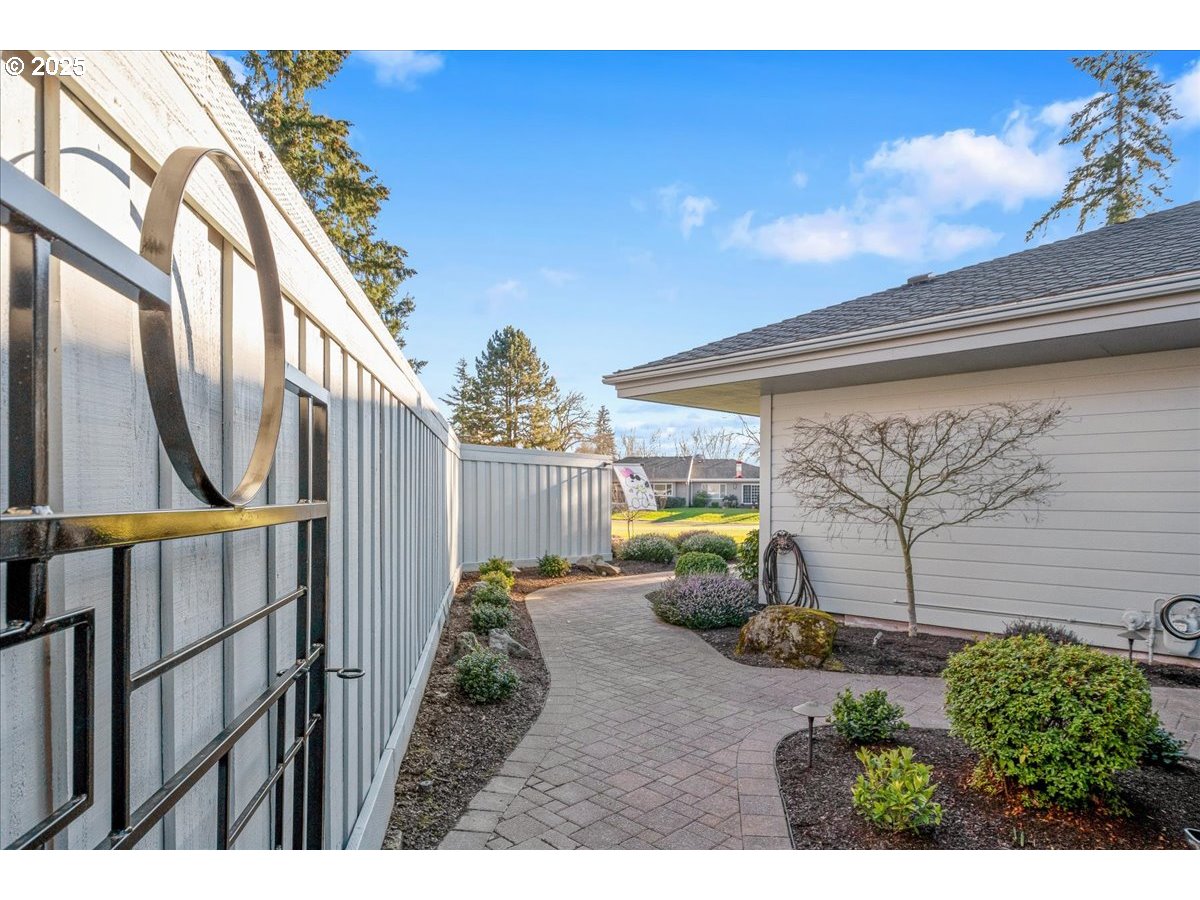 32221 Southwest Boones Bend Road Wilsonville, OR 97070 - Photo 2 of 48