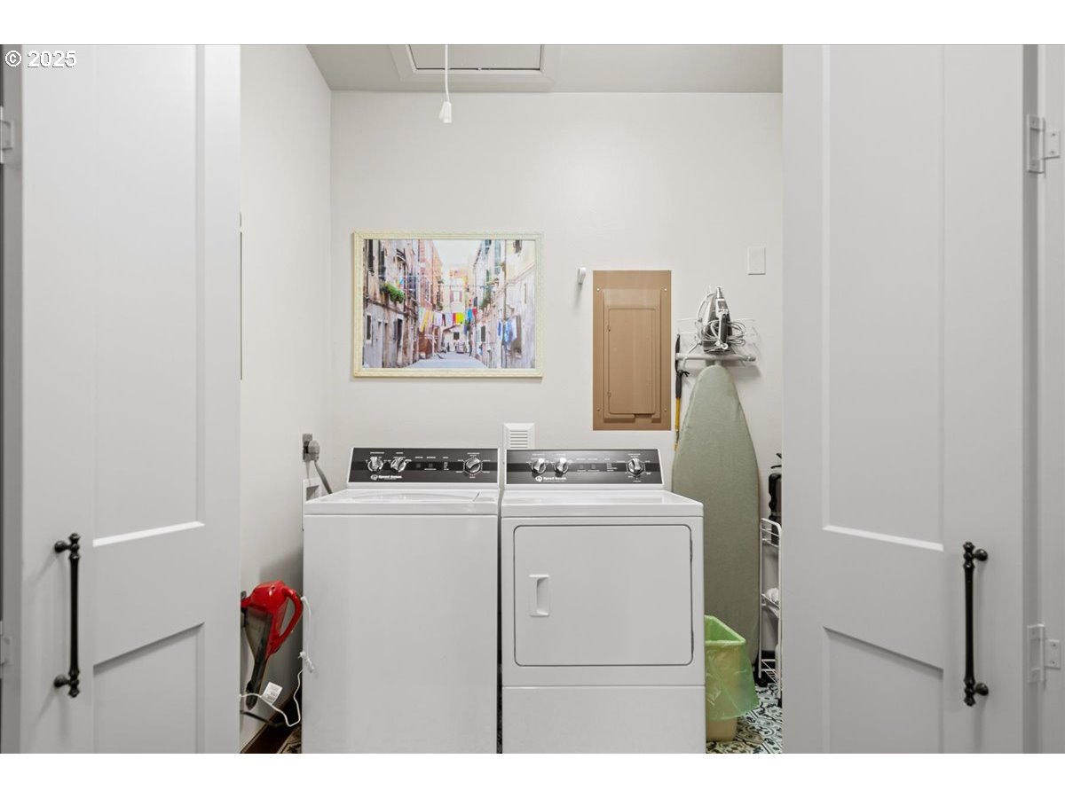 32221 Southwest Boones Bend Road Wilsonville, OR 97070 - Photo 28 of 48 Laundry