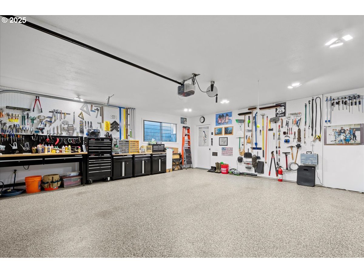 32221 Southwest Boones Bend Road Wilsonville, OR 97070 - Photo 30 of 48 Garage