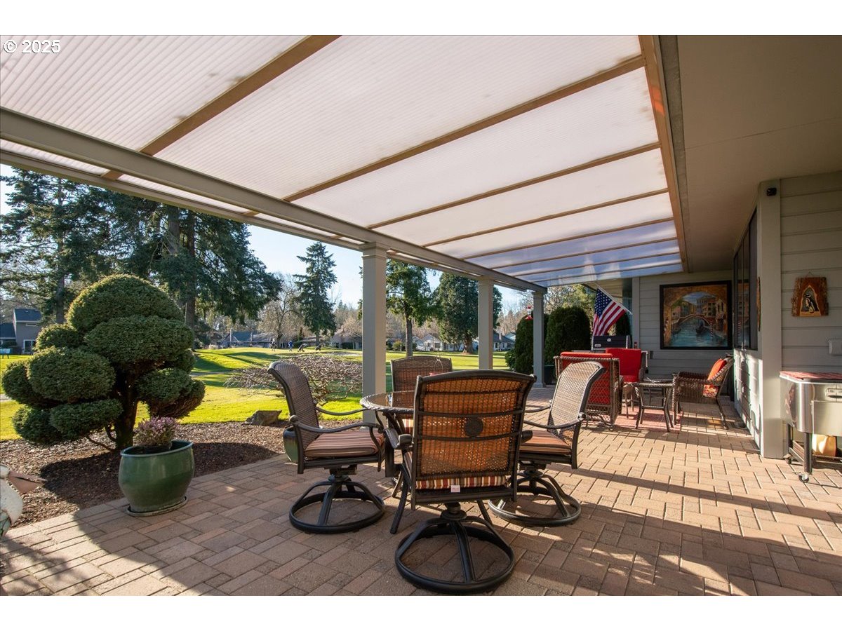32221 Southwest Boones Bend Road Wilsonville, OR 97070 - Photo 32 of 48 Covered Patio