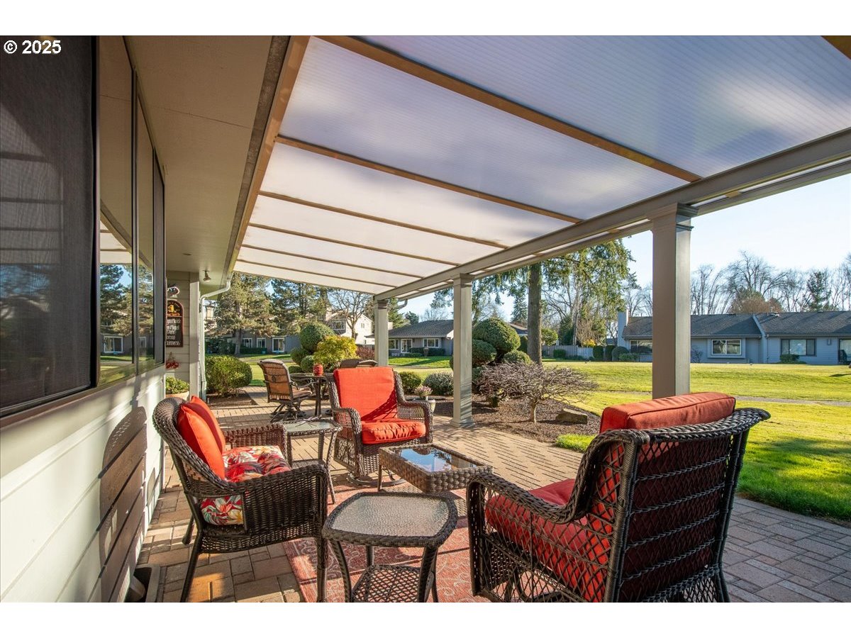 32221 Southwest Boones Bend Road Wilsonville, OR 97070 - Photo 33 of 48 Covered Patio