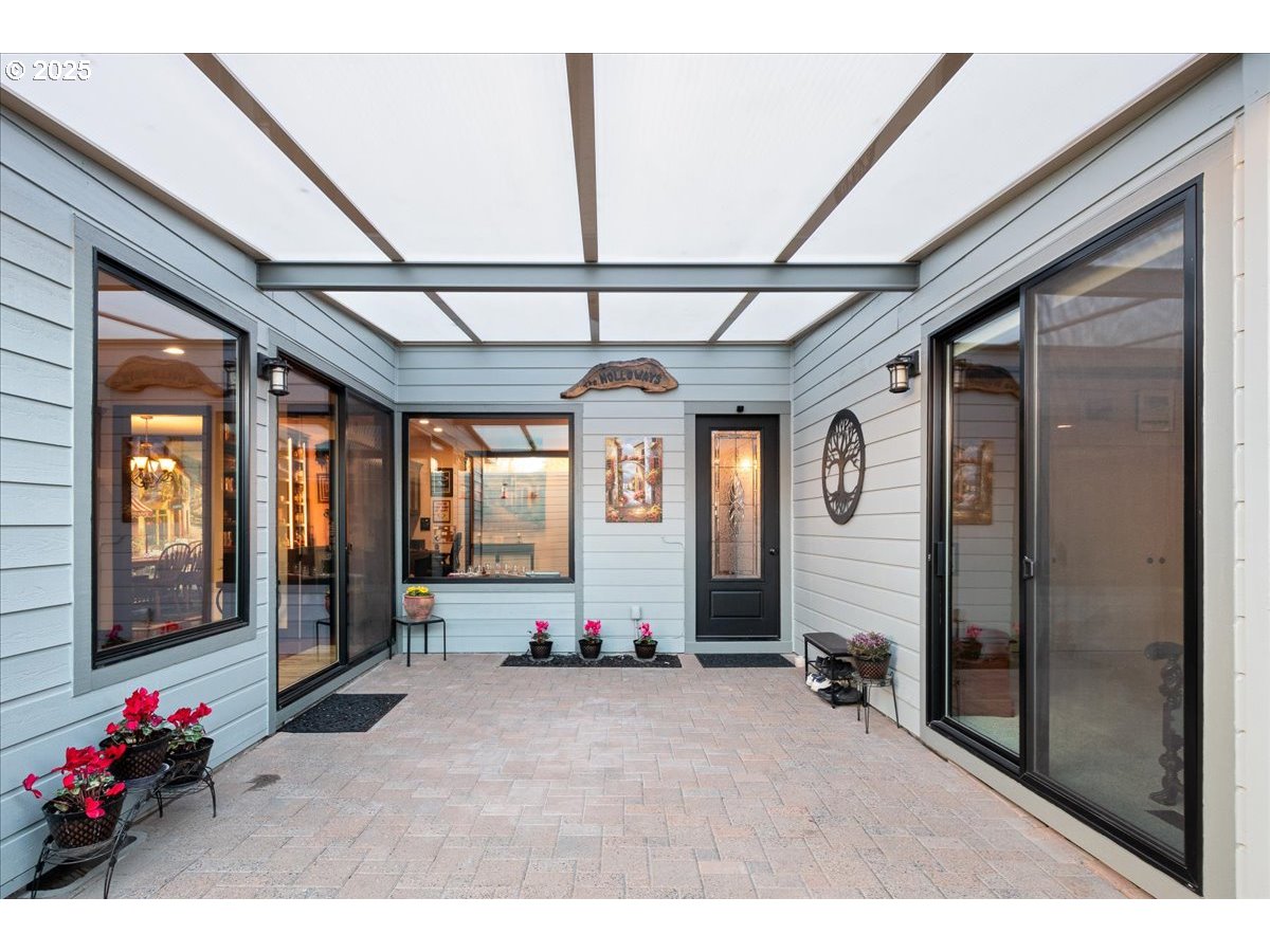 32221 Southwest Boones Bend Road Wilsonville, OR 97070 - Photo 35 of 48 Covered Patio