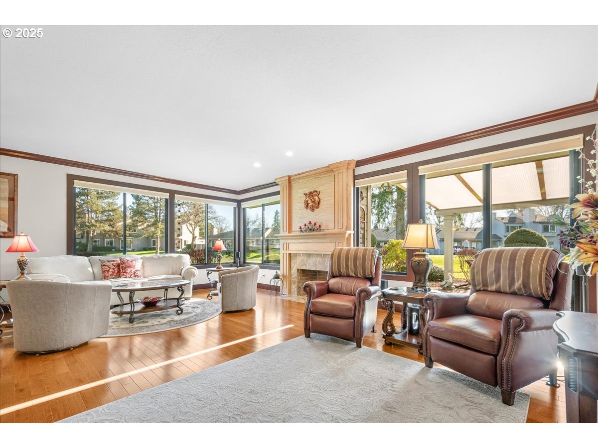 32221 Southwest Boones Bend Road Wilsonville, OR 97070 - Photo 7 of 48 Living Room