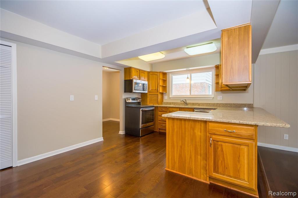 42278 Hanford Road Canton, MI 48187 - Photo 23 of 79