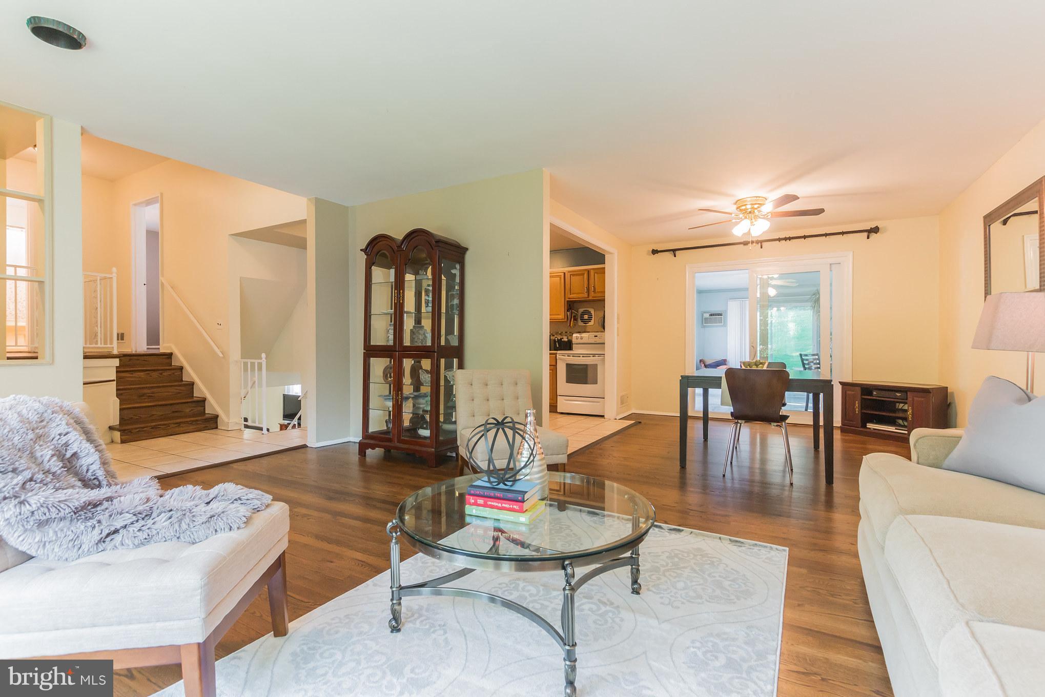 10513 Cascade Place Silver Spring, MD 20902 - Photo 3 of 22 Living Room
