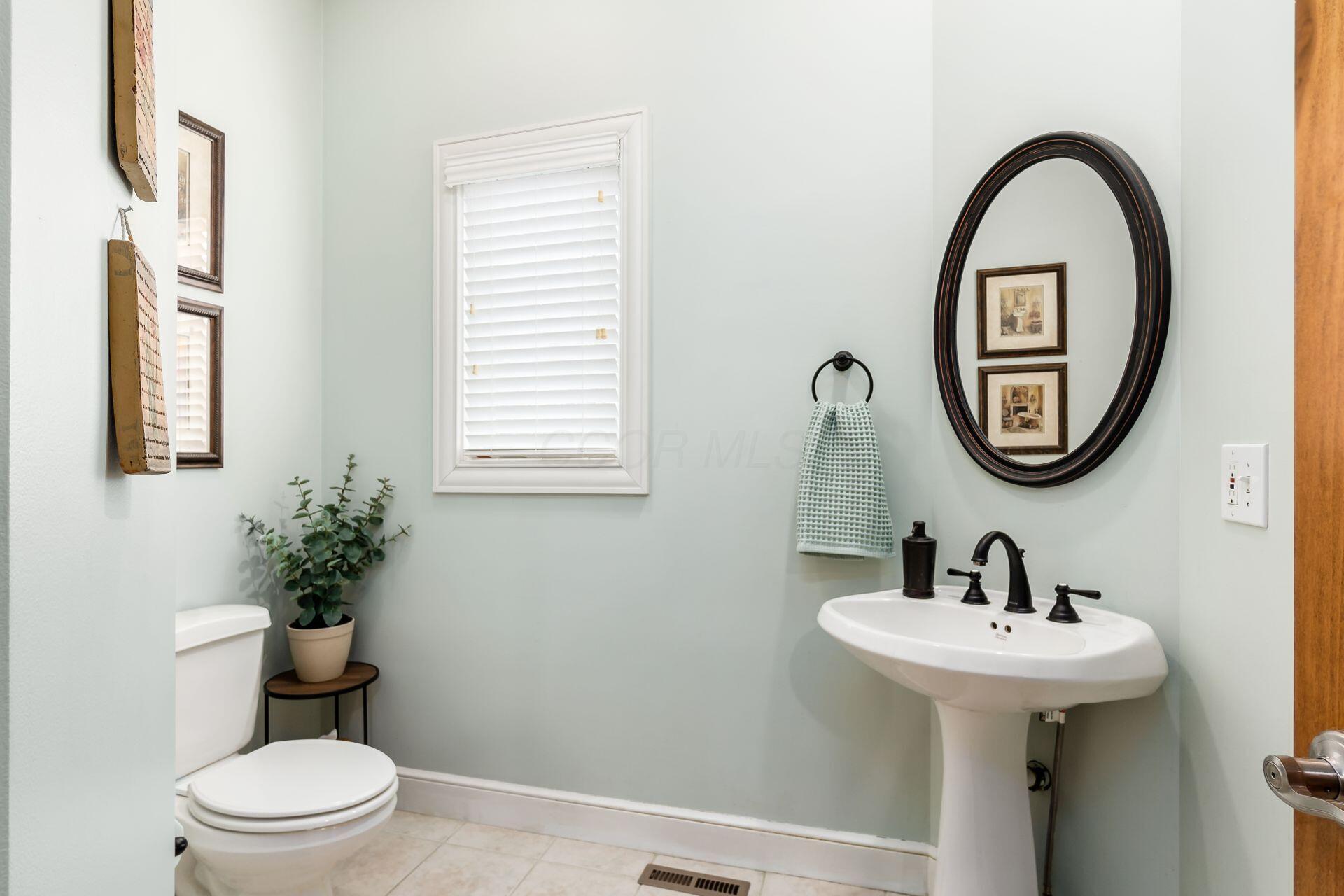 9936 Hoover Woods Road Galena, OH 43021 - Photo 14 of 47 Powder Room
