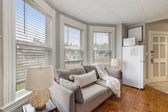 $1,850 | 792 Grove Street, Unit 1, Manchester, NH 03103