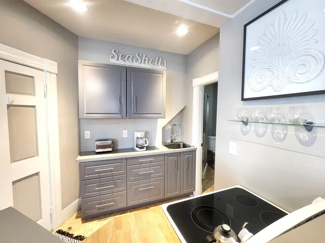 $1,850 | 792 Grove Street, Unit 1, Manchester, NH 03103