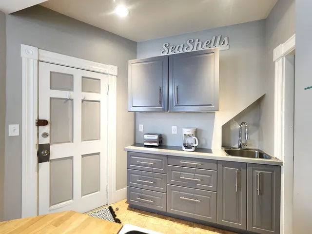 $1,850 | 792 Grove Street, Unit 1, Manchester, NH 03103