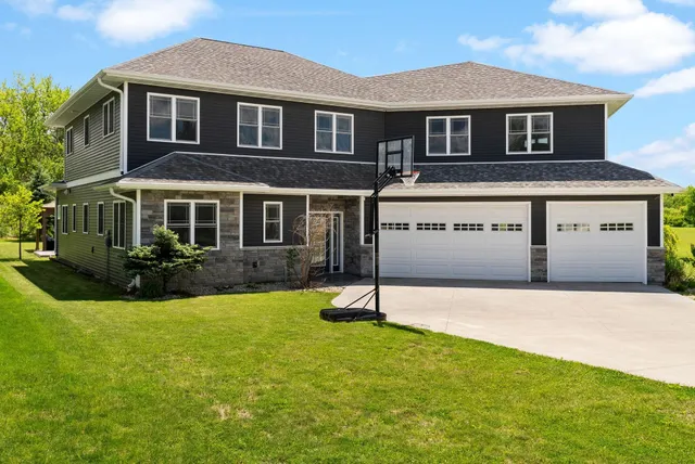 $699,900 | 4307 Bellgrove Lane, Madison, WI 53704