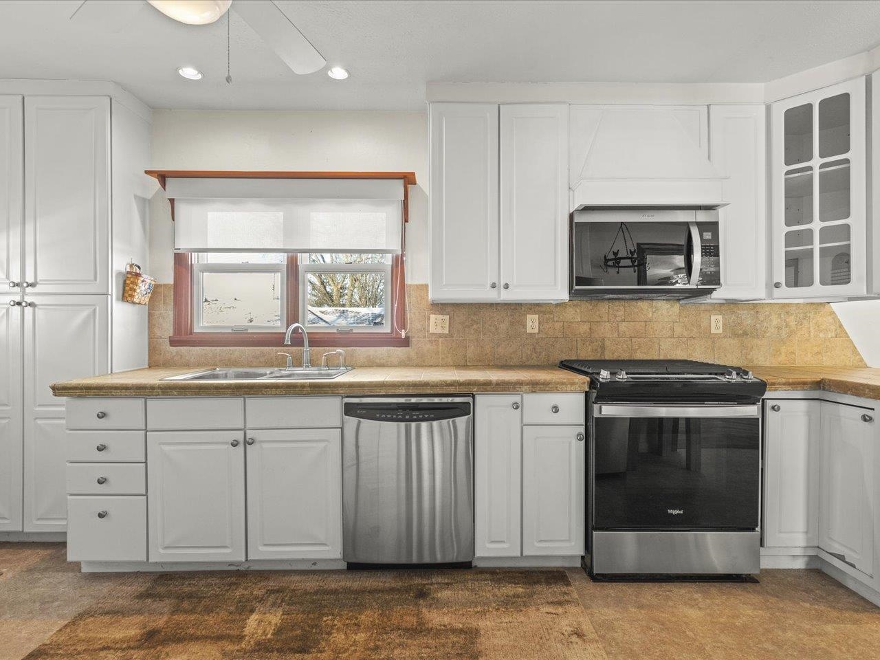 5165 Browns Beach Road Rockford, IL 61103 - Photo 17 of 72