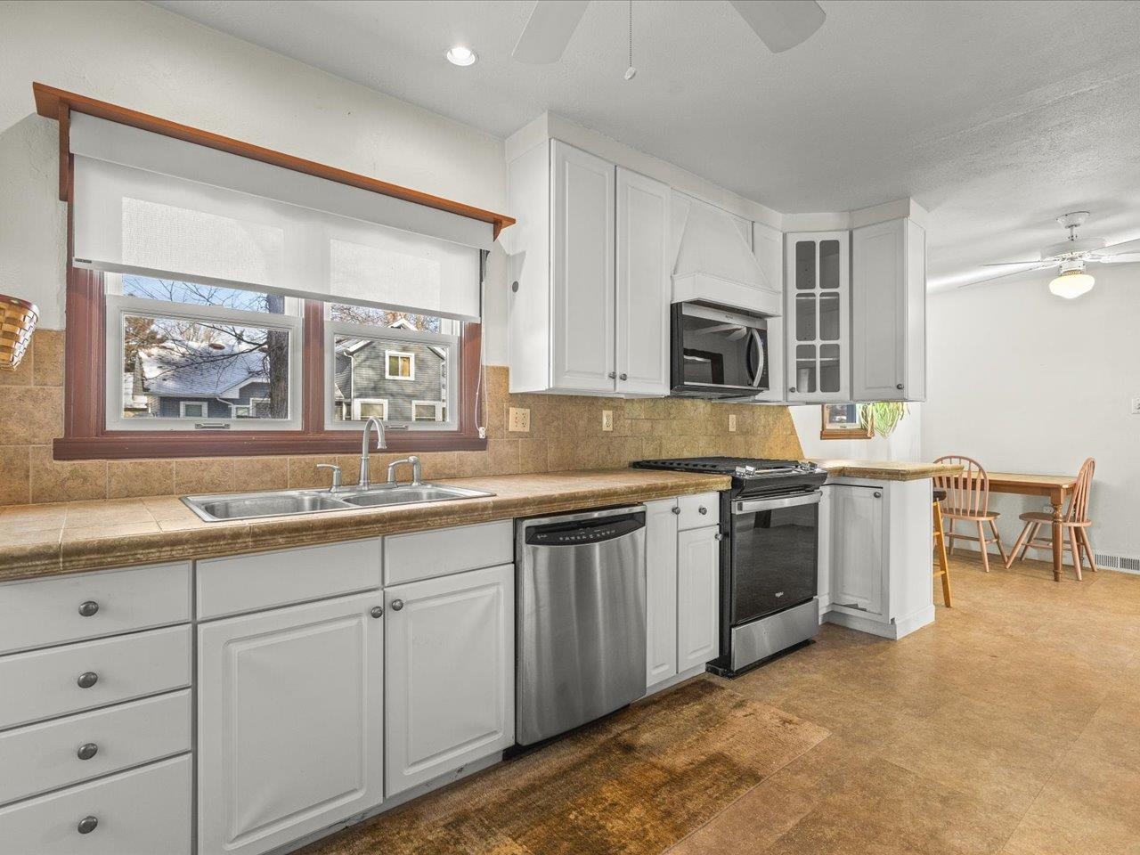 5165 Browns Beach Road Rockford, IL 61103 - Photo 18 of 72