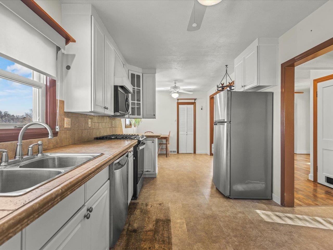 5165 Browns Beach Road Rockford, IL 61103 - Photo 19 of 72