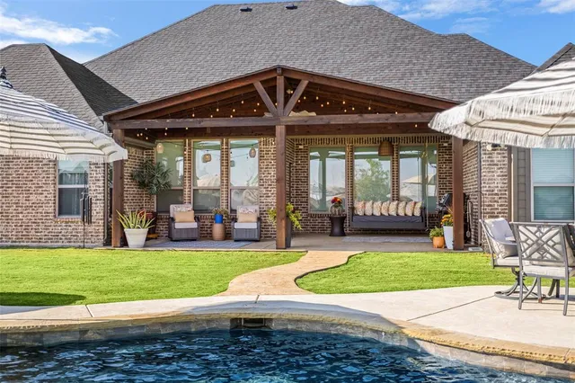 $638,000 | 241 Crosswind Drive, Waxahachie, TX 75167