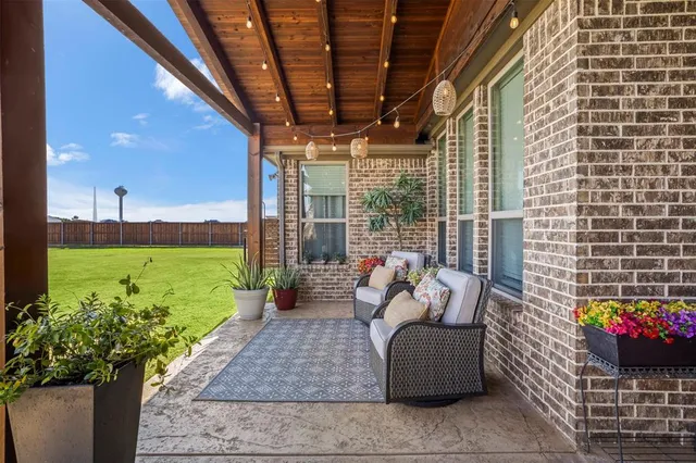 $638,000 | 241 Crosswind Drive, Waxahachie, TX 75167