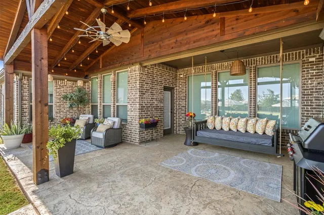 $638,000 | 241 Crosswind Drive, Waxahachie, TX 75167