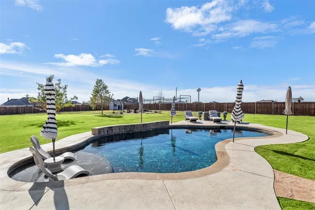 $638,000 | 241 Crosswind Drive, Waxahachie, TX 75167