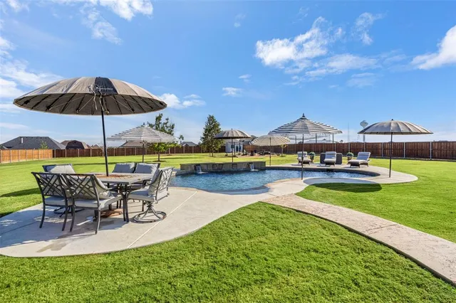 $638,000 | 241 Crosswind Drive, Waxahachie, TX 75167