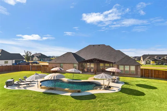 $638,000 | 241 Crosswind Drive, Waxahachie, TX 75167