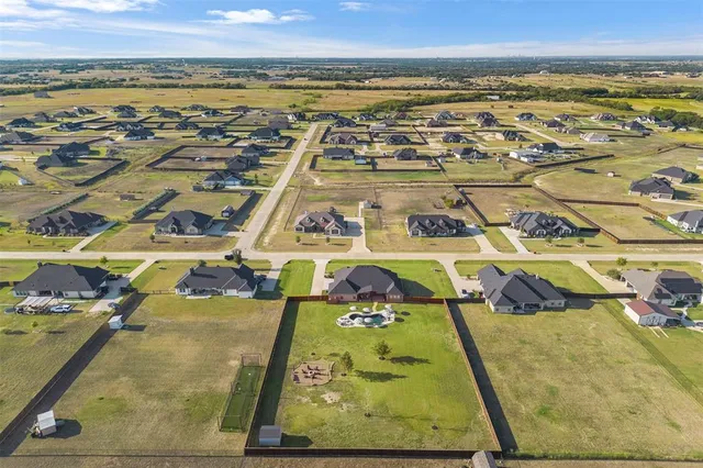 $638,000 | 241 Crosswind Drive, Waxahachie, TX 75167