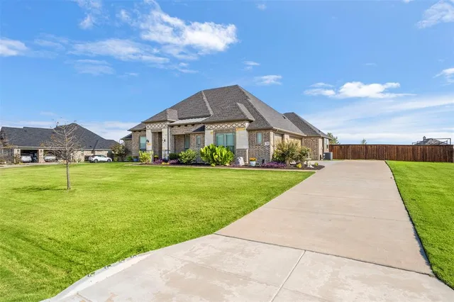 $638,000 | 241 Crosswind Drive, Waxahachie, TX 75167