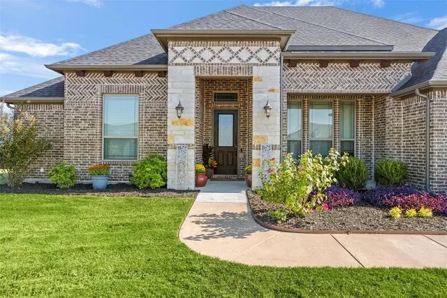 $638,000 | 241 Crosswind Drive, Waxahachie, TX 75167