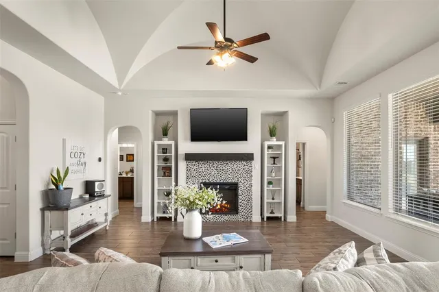 $638,000 | 241 Crosswind Drive, Waxahachie, TX 75167