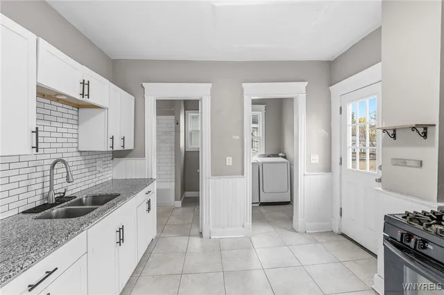 $1,400 | 2342 Seneca Street, Unit RIGHT, Buffalo, NY 14210