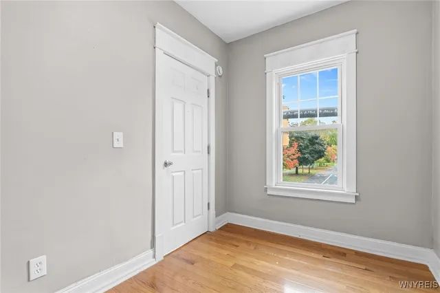 $1,400 | 2342 Seneca Street, Unit RIGHT, Buffalo, NY 14210