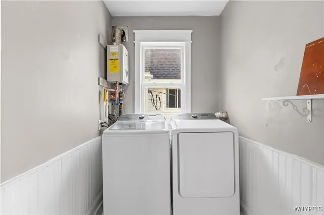 $1,400 | 2342 Seneca Street, Unit RIGHT, Buffalo, NY 14210