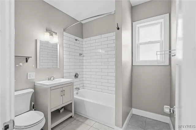 $1,400 | 2342 Seneca Street, Unit RIGHT, Buffalo, NY 14210