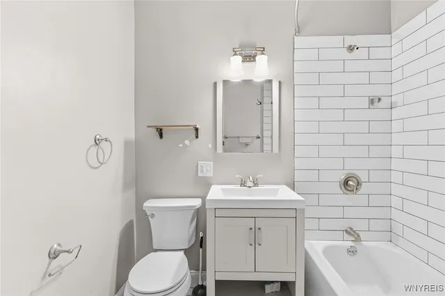 $1,400 | 2342 Seneca Street, Unit RIGHT, Buffalo, NY 14210