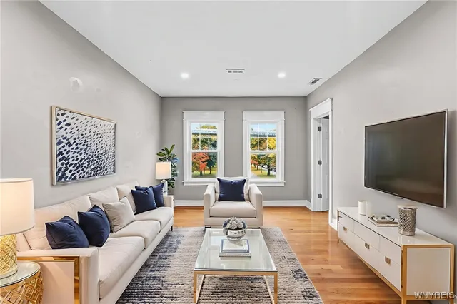 $1,400 | 2342 Seneca Street, Unit RIGHT, Buffalo, NY 14210