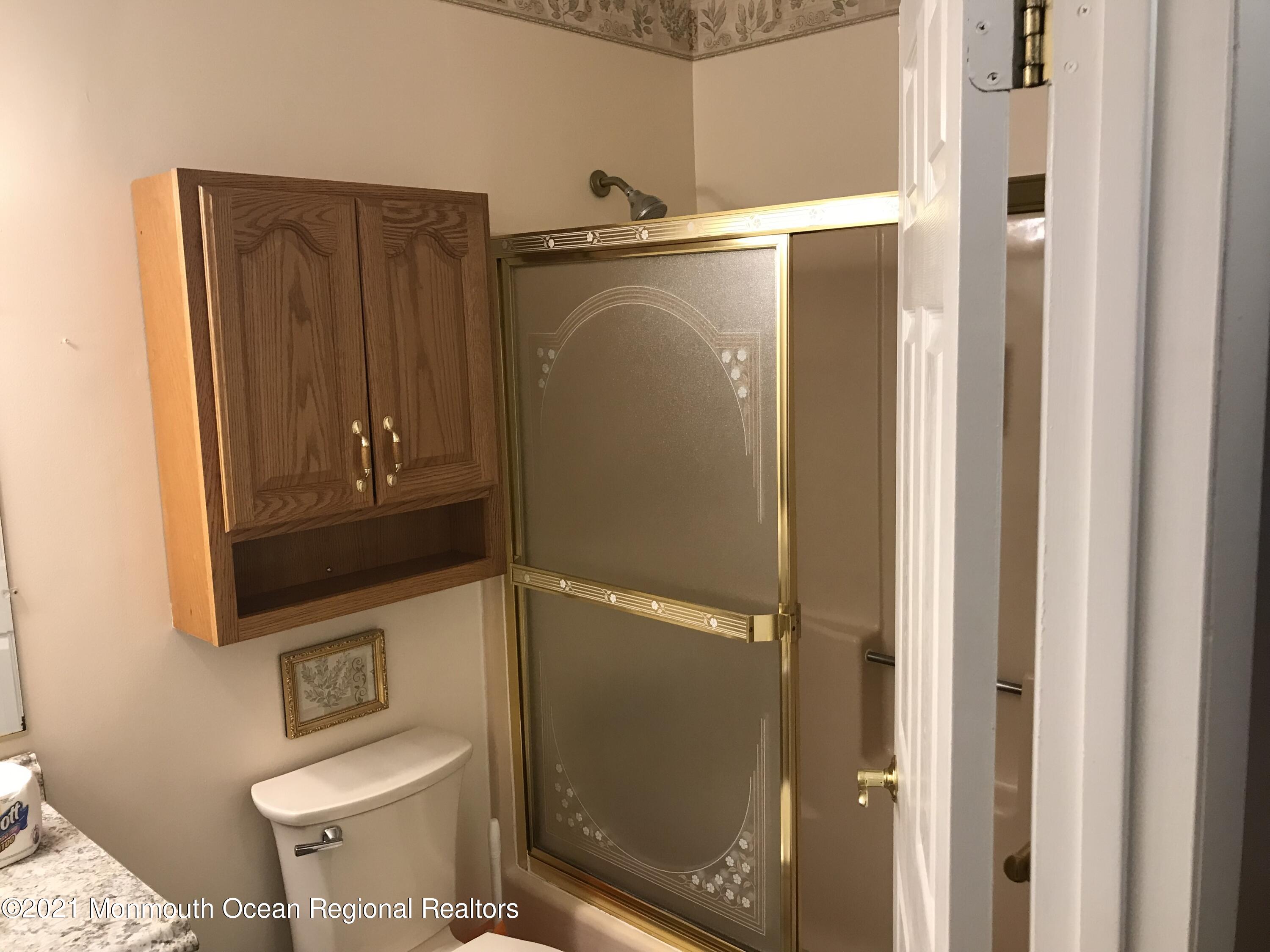 21 Kuzyk Road Cream Ridge, NJ 08514 - Photo 27 of 45 a bathroom with a toilet a sink and mirror