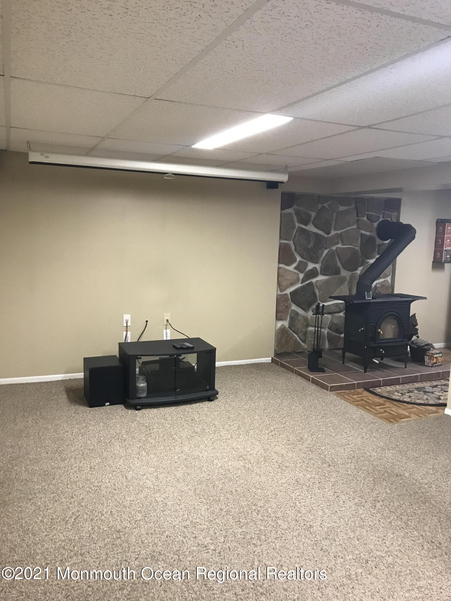 21 Kuzyk Road Cream Ridge, NJ 08514 - Photo 41 of 45 a room with a bed