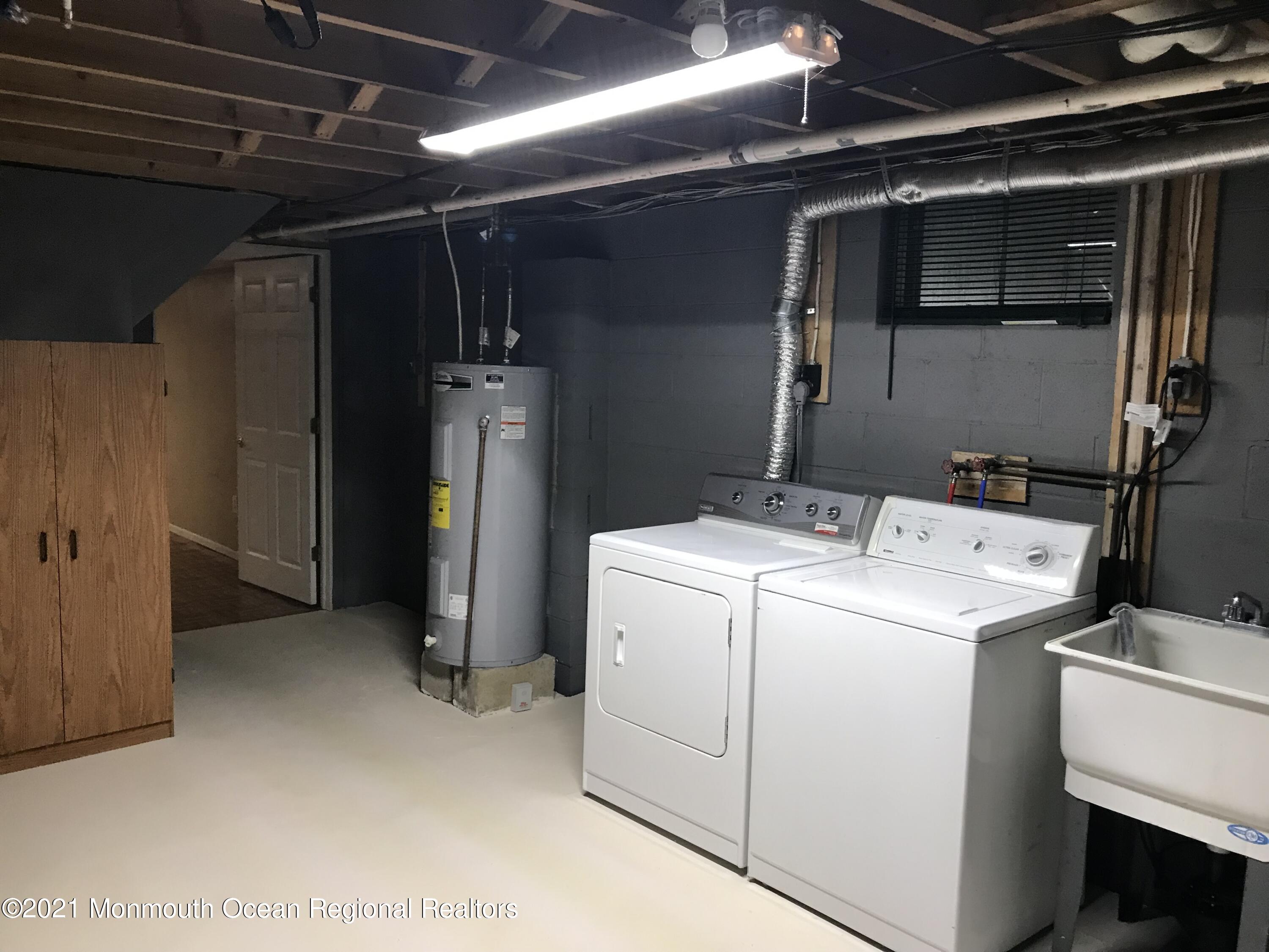 21 Kuzyk Road Cream Ridge, NJ 08514 - Photo 45 of 45 a utility room with dryer and washer