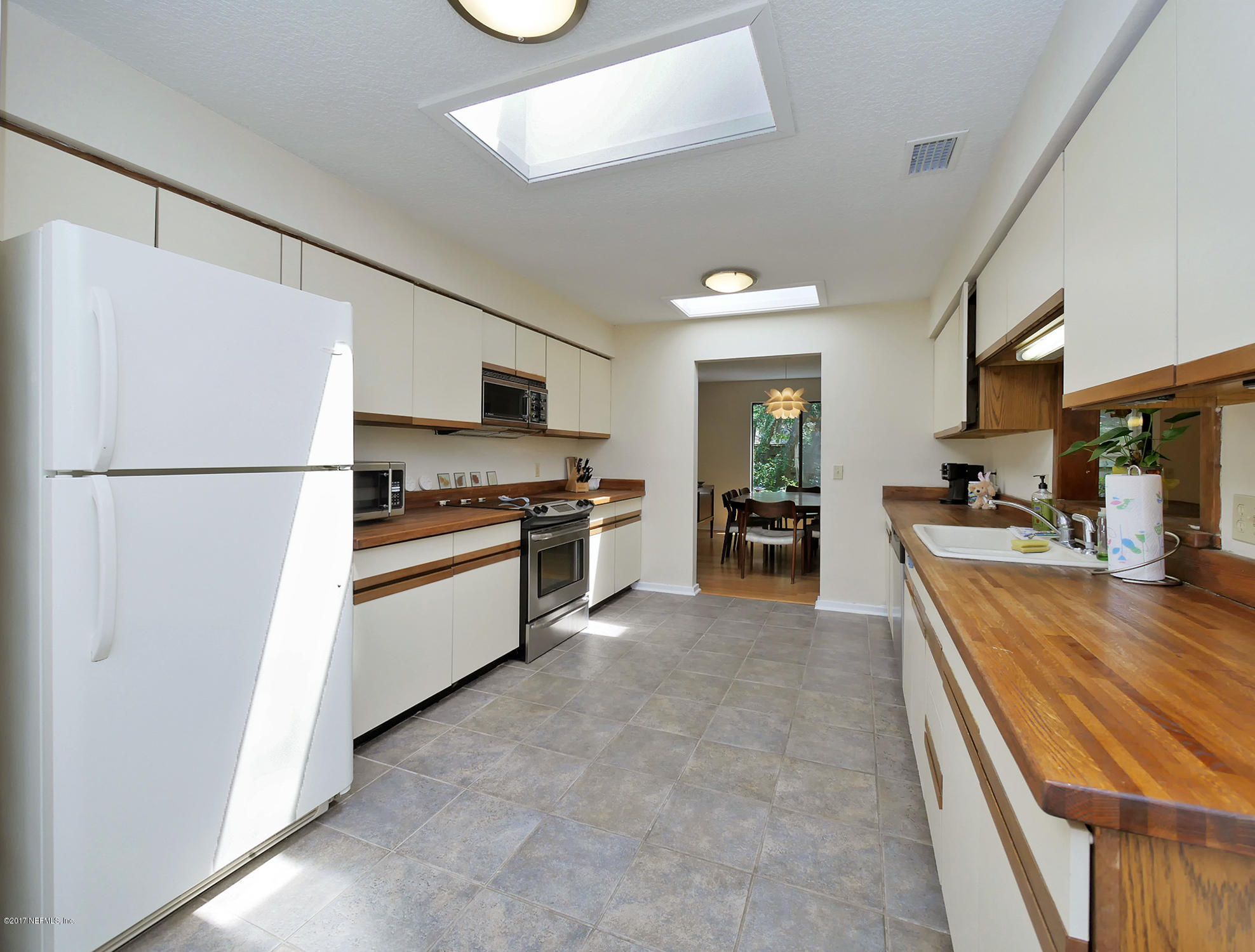 310 20th Street Atlantic Beach, FL 32233 - Photo 10 of 31 Room for many cooks!