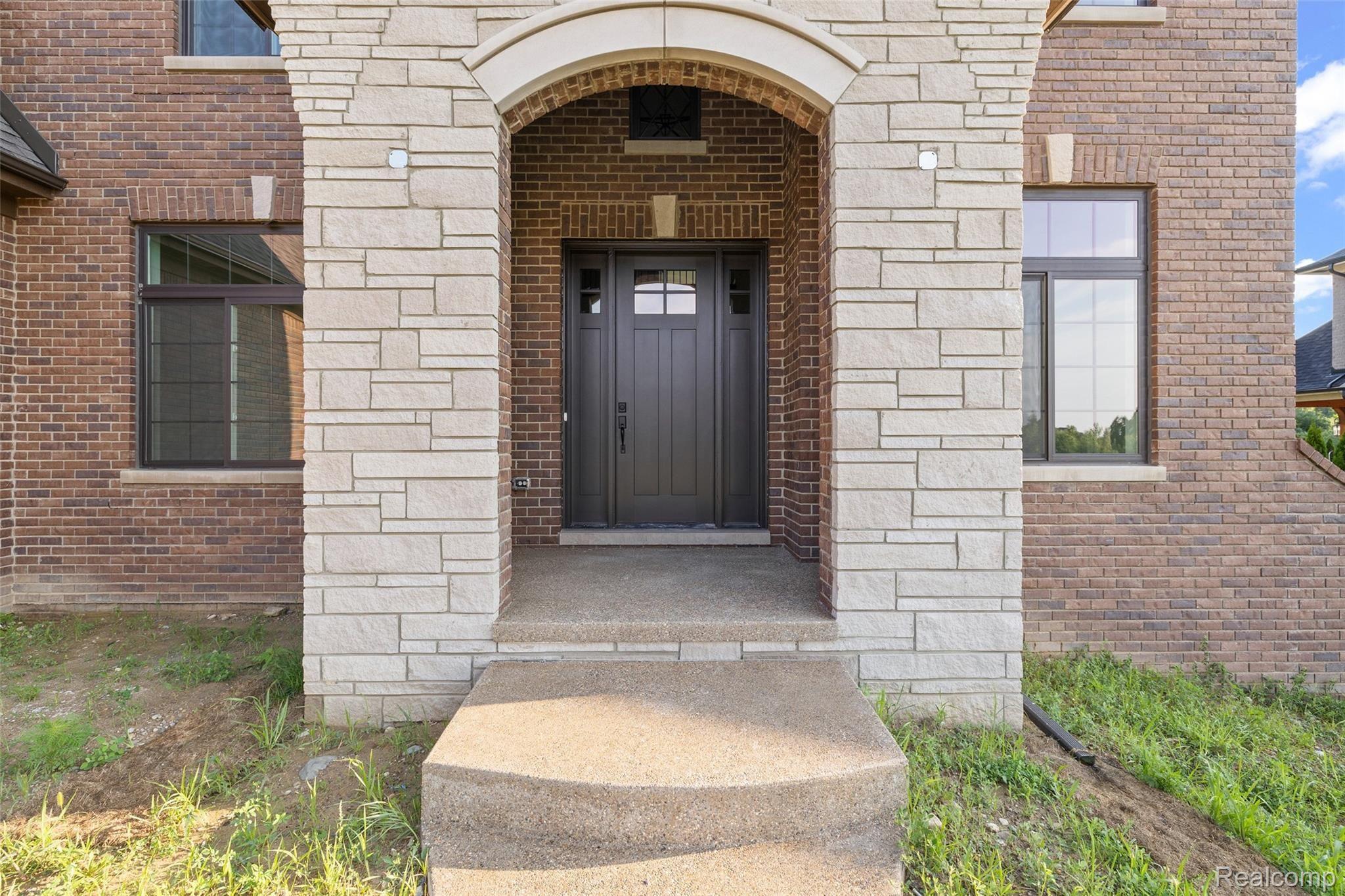 1747 Trackey Dr-7.jpg