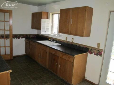 4454 West Carpenter Road Flint, MI 48504 - Photo 15 of 29 20144798-14.JPG