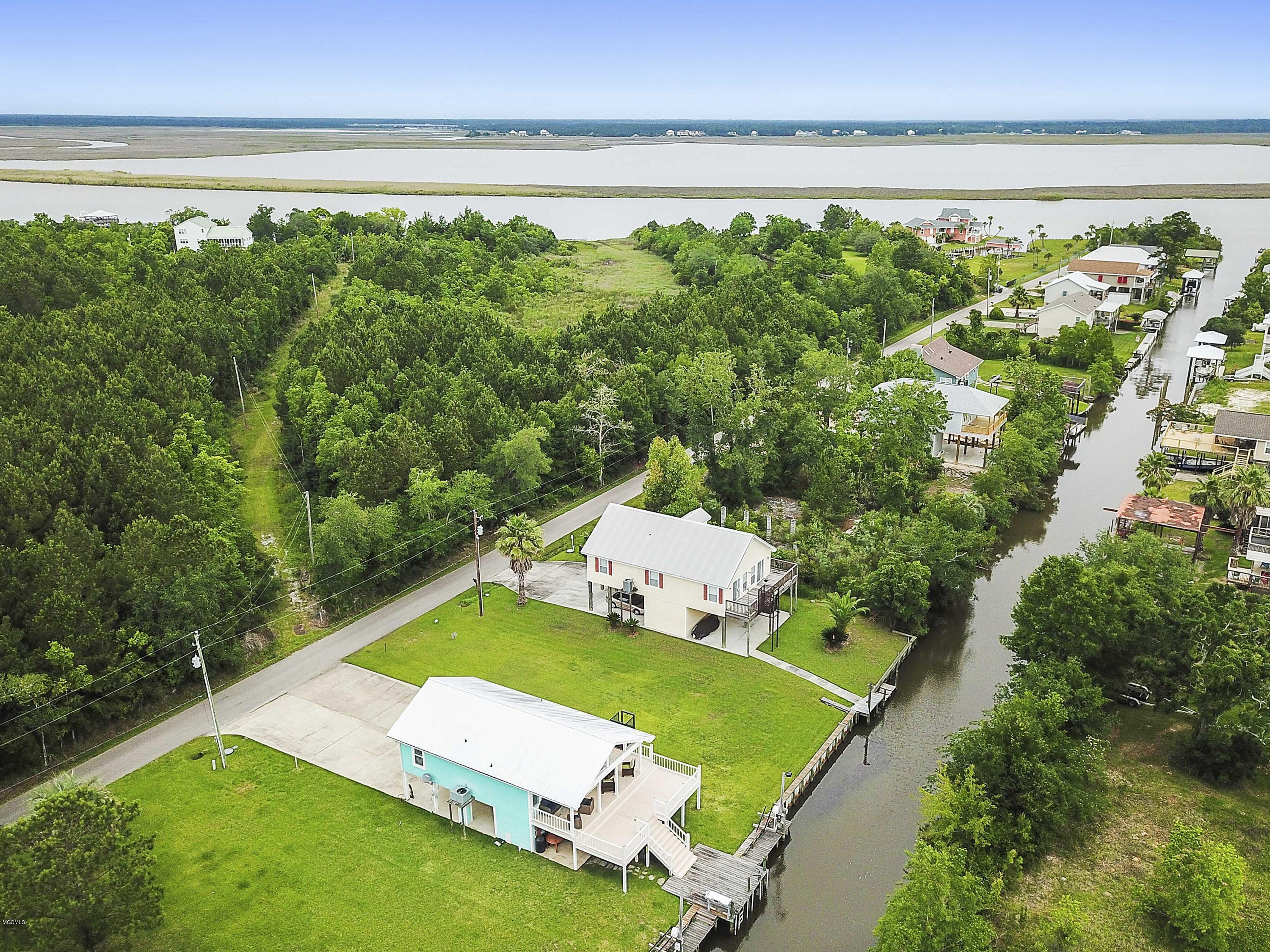 59 Harrison Road Bay St. Louis, MS 39520 - Photo 2 of 33 59 Harrison 30