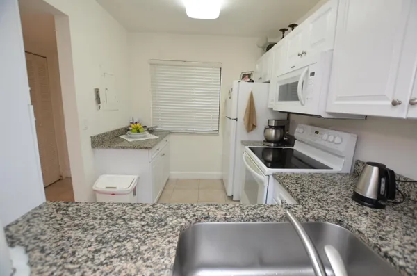 $2,100 | 6649 Somerset Drive, Unit 102, Boca Raton, FL 33433