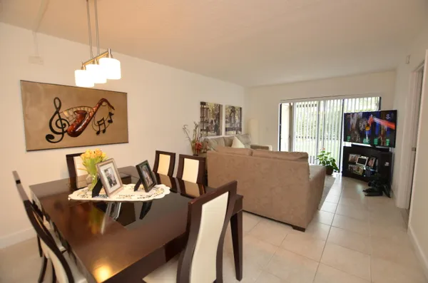 $2,100 | 6649 Somerset Drive, Unit 102, Boca Raton, FL 33433