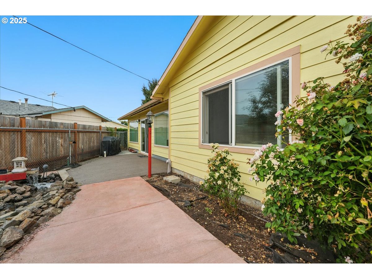 1610 Thompson Road Woodburn, OR 97071 - Photo 35 of 42 Gallery Image 35
