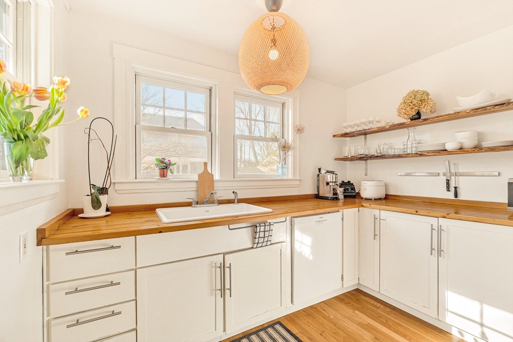 711 Webster Street Needham, MA 02492 - Photo 20 of 38